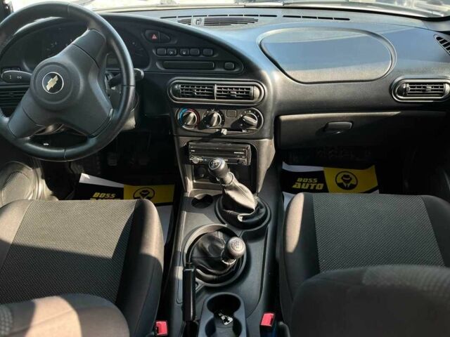 Белый Шевроле Нива, объемом двигателя 1.7 л и пробегом 98 тыс. км за 7500 $, фото 12 на Automoto.ua