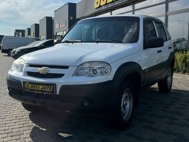 Белый Шевроле Нива, объемом двигателя 1.7 л и пробегом 98 тыс. км за 7500 $, фото 2 на Automoto.ua