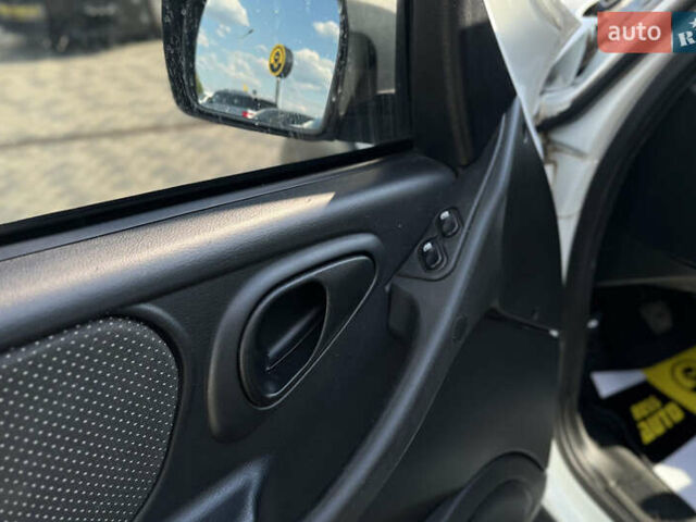 Белый Шевроле Нива, объемом двигателя 1.69 л и пробегом 98 тыс. км за 7500 $, фото 17 на Automoto.ua