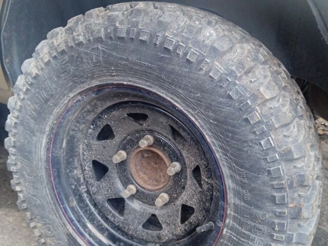 Бежевий Шевроле Нива, об'ємом двигуна 1.6 л та пробігом 100 тис. км за 2500 $, фото 2 на Automoto.ua