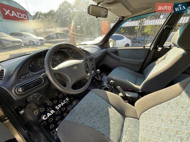 Бежевый Шевроле Нива, объемом двигателя 1.7 л и пробегом 104 тыс. км за 3499 $, фото 14 на Automoto.ua