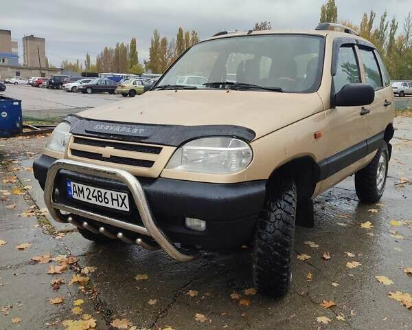 Шевроле Нива 2004 у Южноукраинске на Automoto.ua Бежевий Шевроле Нива, об'ємом двигуна 1.7 л та пробігом 200 тис. км за 5300 $, фото 19 на Automoto.ua