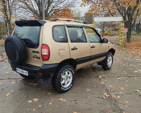Шевроле Нива 2004 у Южноукраинске на Automoto.ua Бежевий Шевроле Нива, об'ємом двигуна 1.7 л та пробігом 200 тис. км за 5300 $, фото 23 на Automoto.ua