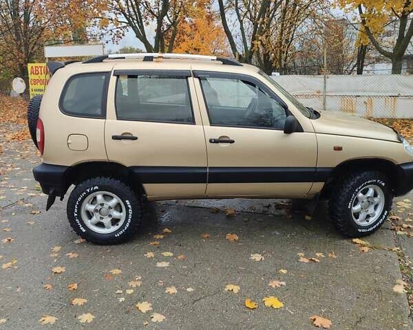 Шевроле Нива 2004 у Южноукраинске на Automoto.ua Бежевий Шевроле Нива, об'ємом двигуна 1.7 л та пробігом 200 тис. км за 5300 $, фото 21 на Automoto.ua