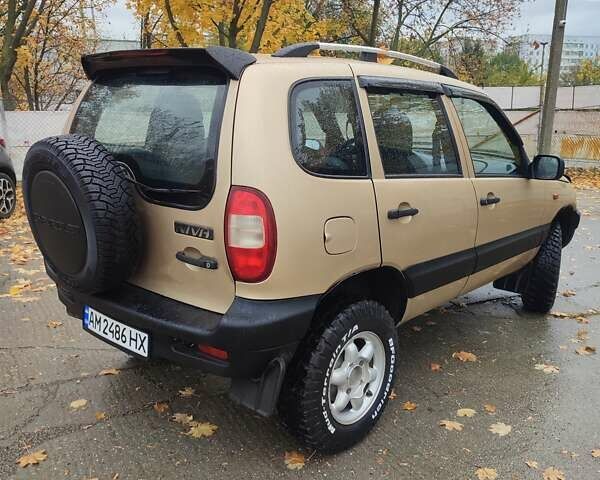 Шевроле Нива 2004 у Южноукраинске на Automoto.ua Бежевий Шевроле Нива, об'ємом двигуна 1.7 л та пробігом 200 тис. км за 5300 $, фото 3 на Automoto.ua