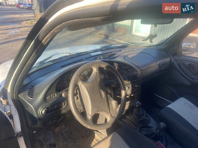 Бежевый Шевроле Нива, объемом двигателя 1.7 л и пробегом 150 тыс. км за 3800 $, фото 4 на Automoto.ua