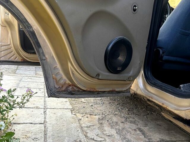 Бежевий Шевроле Нива, об'ємом двигуна 1.7 л та пробігом 251 тис. км за 2500 $, фото 6 на Automoto.ua