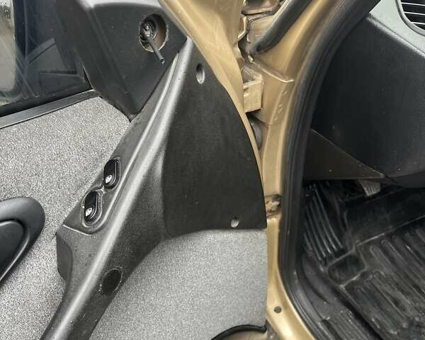Бежевый Шевроле Нива, объемом двигателя 1.69 л и пробегом 352 тыс. км за 3200 $, фото 8 на Automoto.ua