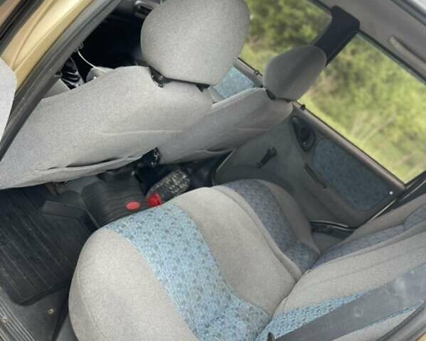 Бежевый Шевроле Нива, объемом двигателя 1.69 л и пробегом 250 тыс. км за 3000 $, фото 8 на Automoto.ua