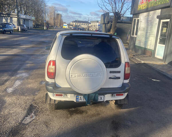 Бежевый Шевроле Нива, объемом двигателя 1.7 л и пробегом 150 тыс. км за 3800 $, фото 3 на Automoto.ua