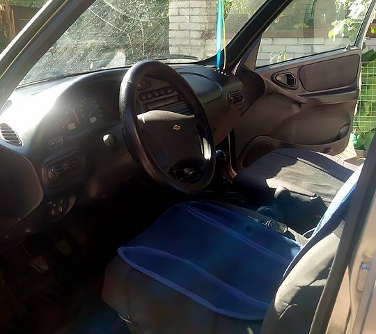 Бежевий Шевроле Нива, об'ємом двигуна 1.7 л та пробігом 155 тис. км за 4500 $, фото 3 на Automoto.ua