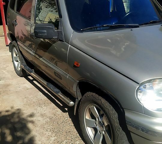 Бежевий Шевроле Нива, об'ємом двигуна 1.7 л та пробігом 155 тис. км за 4500 $, фото 5 на Automoto.ua