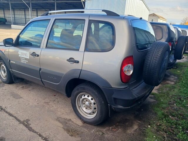 Шевроле Нива 2016 в Варве на Automoto.ua Бежевый Шевроле Нива, объемом двигателя 1.7 л и пробегом 2 тыс. км за 3700 $, фото 2 на Automoto.ua