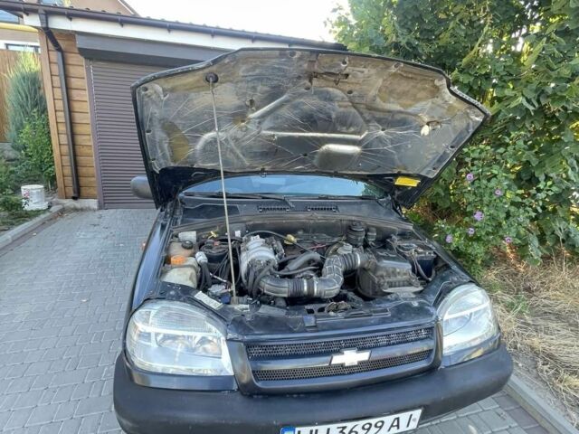 Черный Шевроле Нива, объемом двигателя 1.7 л и пробегом 250 тыс. км за 3800 $, фото 5 на Automoto.ua