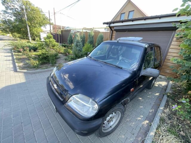 Черный Шевроле Нива, объемом двигателя 1.7 л и пробегом 250 тыс. км за 3800 $, фото 6 на Automoto.ua