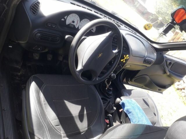 Черный Шевроле Нива, объемом двигателя 1.7 л и пробегом 85 тыс. км за 3750 $, фото 4 на Automoto.ua