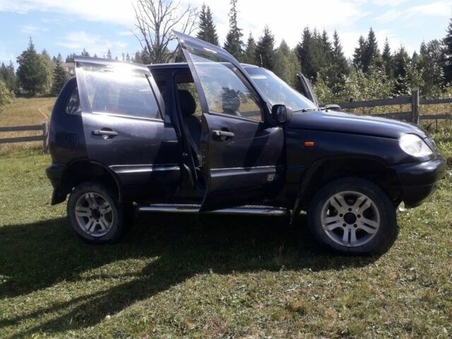 Черный Шевроле Нива, объемом двигателя 1.7 л и пробегом 85 тыс. км за 3750 $, фото 3 на Automoto.ua