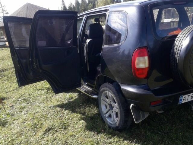 Черный Шевроле Нива, объемом двигателя 1.7 л и пробегом 85 тыс. км за 3750 $, фото 2 на Automoto.ua