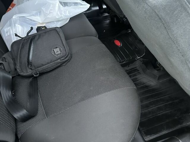 Чорний Шевроле Нива, об'ємом двигуна 1.7 л та пробігом 115 тис. км за 3300 $, фото 5 на Automoto.ua