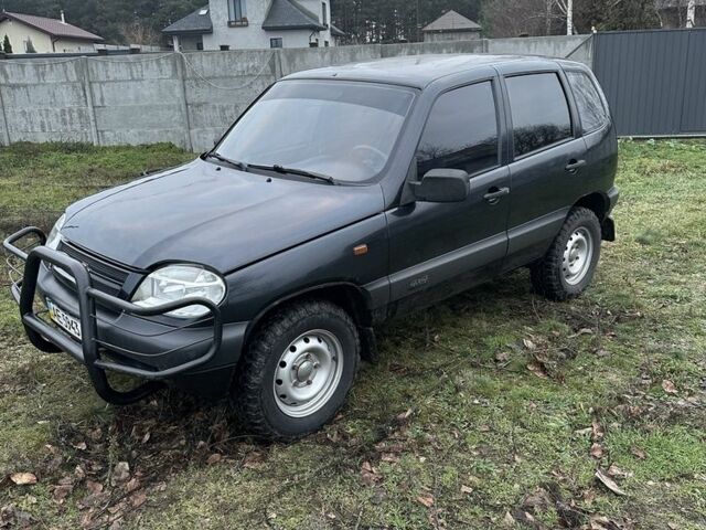 Чорний Шевроле Нива, об'ємом двигуна 1.7 л та пробігом 115 тис. км за 3300 $, фото 4 на Automoto.ua