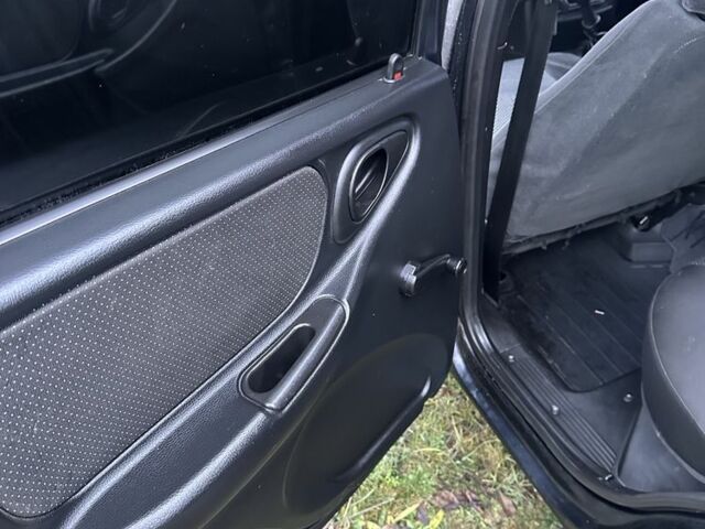 Чорний Шевроле Нива, об'ємом двигуна 1.7 л та пробігом 115 тис. км за 3300 $, фото 8 на Automoto.ua