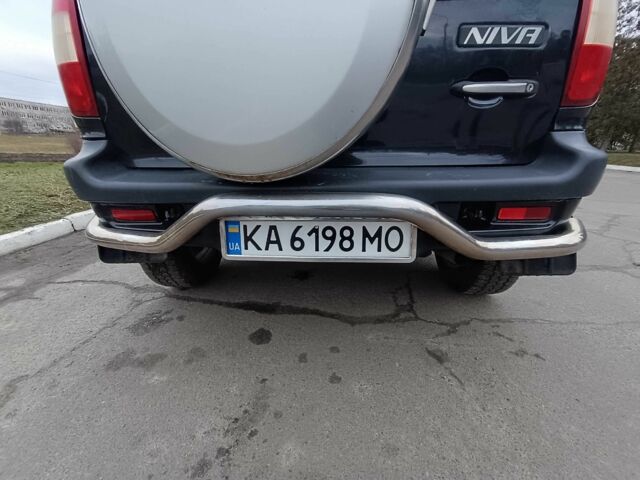 Черный Шевроле Нива, объемом двигателя 1.7 л и пробегом 195 тыс. км за 3100 $, фото 17 на Automoto.ua