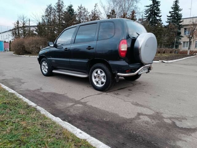 Черный Шевроле Нива, объемом двигателя 1.7 л и пробегом 195 тыс. км за 3100 $, фото 1 на Automoto.ua