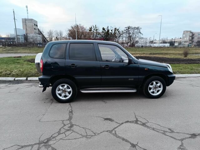 Черный Шевроле Нива, объемом двигателя 1.7 л и пробегом 195 тыс. км за 3100 $, фото 7 на Automoto.ua