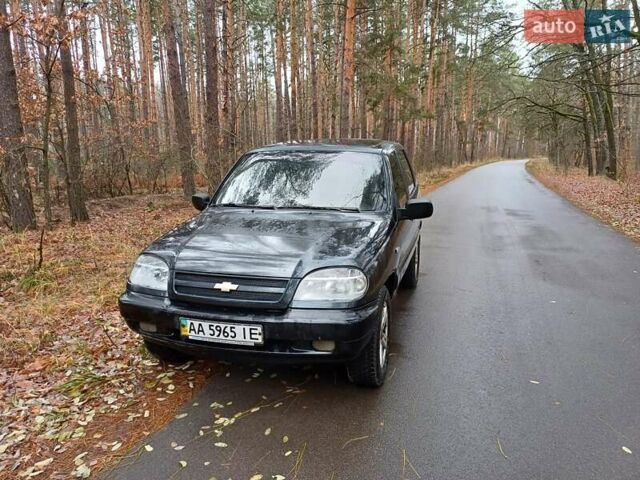 Чорний Шевроле Нива, об'ємом двигуна 1.7 л та пробігом 250 тис. км за 4600 $, фото 1 на Automoto.ua