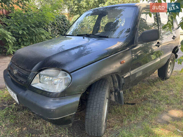 Черный Шевроле Нива, объемом двигателя 1.7 л и пробегом 228 тыс. км за 1900 $, фото 4 на Automoto.ua