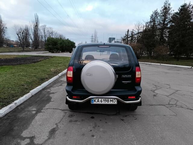 Черный Шевроле Нива, объемом двигателя 1.7 л и пробегом 195 тыс. км за 3100 $, фото 3 на Automoto.ua