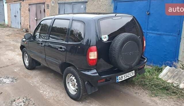 Черный Шевроле Нива, объемом двигателя 1.7 л и пробегом 210 тыс. км за 3300 $, фото 1 на Automoto.ua