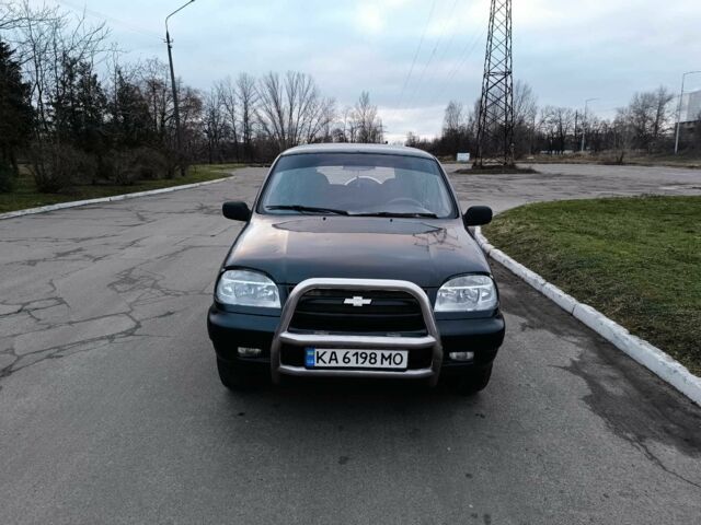 Черный Шевроле Нива, объемом двигателя 1.7 л и пробегом 195 тыс. км за 3100 $, фото 11 на Automoto.ua