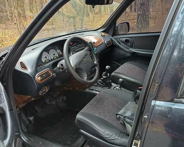 Чорний Шевроле Нива, об'ємом двигуна 1.7 л та пробігом 250 тис. км за 4600 $, фото 8 на Automoto.ua