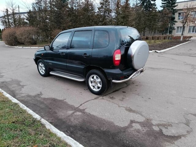 Черный Шевроле Нива, объемом двигателя 1.7 л и пробегом 195 тыс. км за 3100 $, фото 8 на Automoto.ua