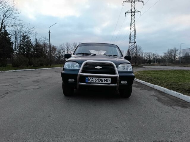 Черный Шевроле Нива, объемом двигателя 1.7 л и пробегом 195 тыс. км за 3100 $, фото 4 на Automoto.ua