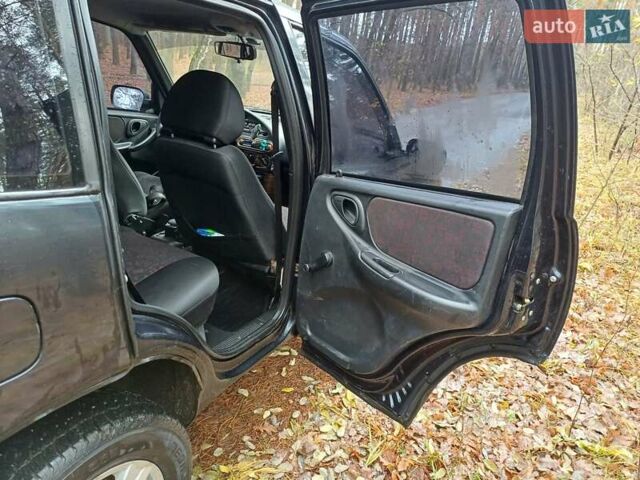 Чорний Шевроле Нива, об'ємом двигуна 1.7 л та пробігом 250 тис. км за 4600 $, фото 11 на Automoto.ua
