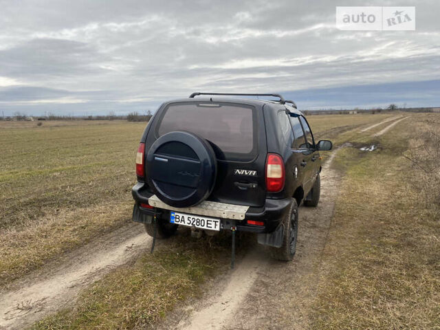 Чорний Шевроле Нива, об'ємом двигуна 1.7 л та пробігом 210 тис. км за 3600 $, фото 9 на Automoto.ua