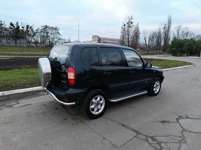 Черный Шевроле Нива, объемом двигателя 1.7 л и пробегом 195 тыс. км за 3100 $, фото 2 на Automoto.ua