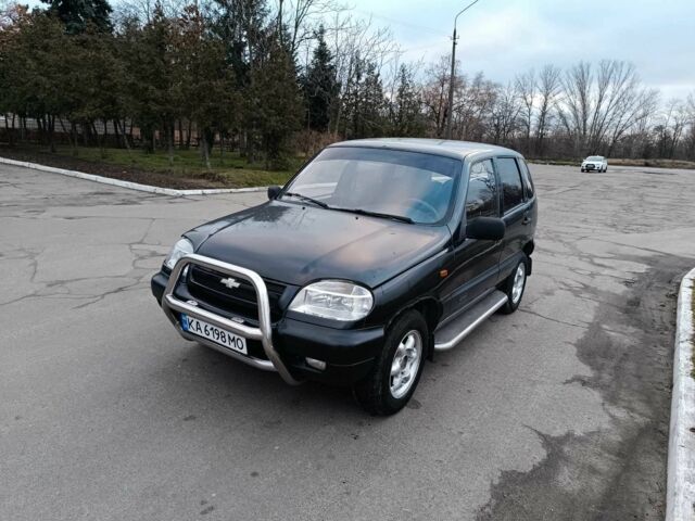 Черный Шевроле Нива, объемом двигателя 1.7 л и пробегом 195 тыс. км за 3100 $, фото 5 на Automoto.ua