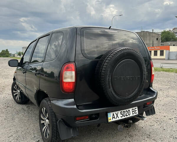 Черный Шевроле Нива, объемом двигателя 1.69 л и пробегом 264 тыс. км за 3700 $, фото 3 на Automoto.ua