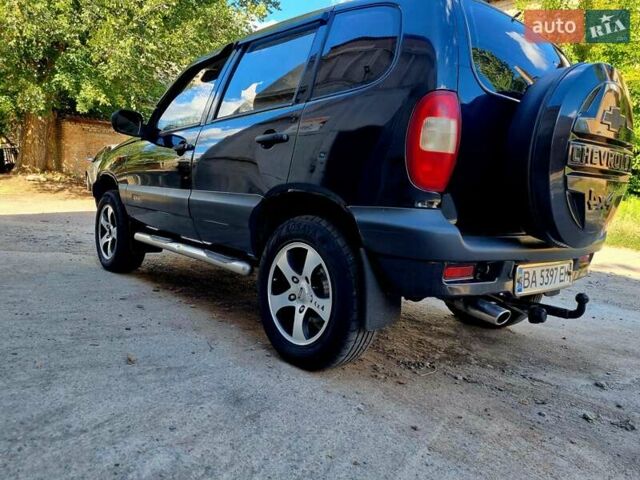 Черный Шевроле Нива, объемом двигателя 1.7 л и пробегом 282 тыс. км за 3999 $, фото 3 на Automoto.ua