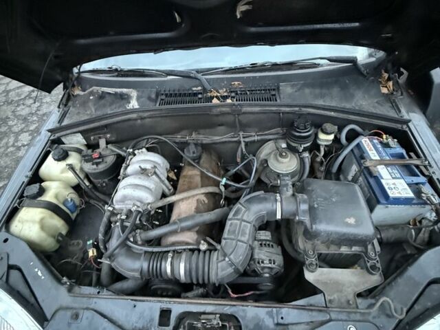 Черный Шевроле Нива, объемом двигателя 1.7 л и пробегом 200 тыс. км за 1307 $, фото 6 на Automoto.ua