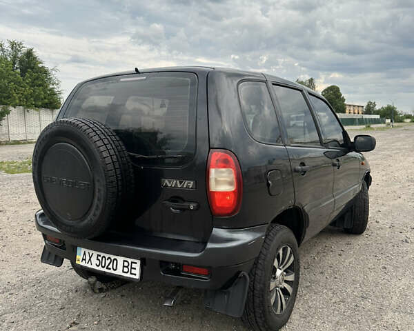 Черный Шевроле Нива, объемом двигателя 1.69 л и пробегом 264 тыс. км за 3700 $, фото 4 на Automoto.ua