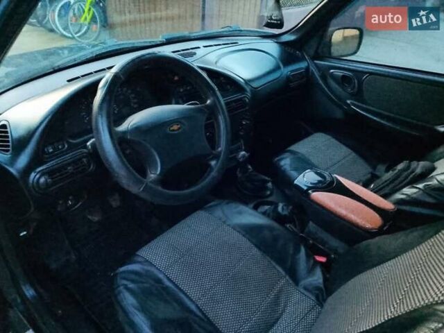 Черный Шевроле Нива, объемом двигателя 1.69 л и пробегом 180 тыс. км за 3300 $, фото 12 на Automoto.ua