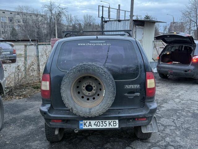 Черный Шевроле Нива, объемом двигателя 1.7 л и пробегом 200 тыс. км за 1307 $, фото 3 на Automoto.ua