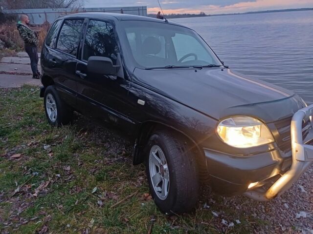 Черный Шевроле Нива, объемом двигателя 1 л и пробегом 234 тыс. км за 3300 $, фото 7 на Automoto.ua