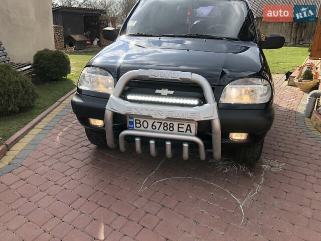 Черный Шевроле Нива, объемом двигателя 1.7 л и пробегом 158 тыс. км за 5200 $, фото 2 на Automoto.ua