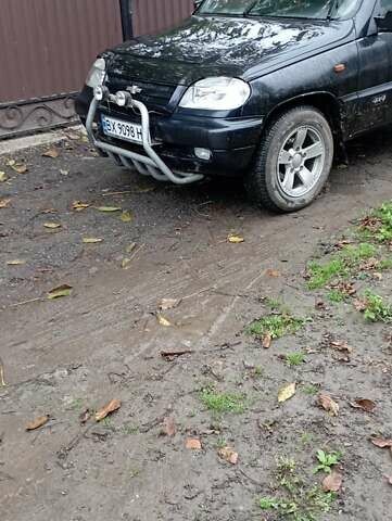 Черный Шевроле Нива, объемом двигателя 1.69 л и пробегом 189 тыс. км за 3500 $, фото 17 на Automoto.ua