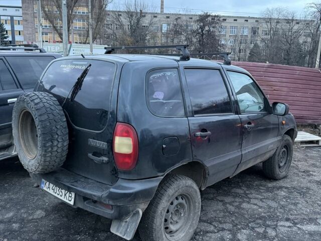 Черный Шевроле Нива, объемом двигателя 1.7 л и пробегом 200 тыс. км за 1307 $, фото 2 на Automoto.ua
